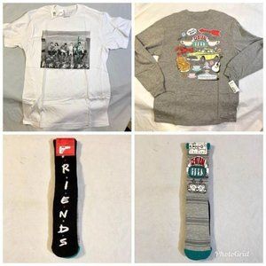 New FRIENDS Gift Set 2 Shirts 2 Socks Size S M Unisex TV Show